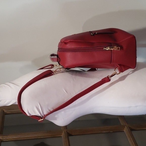 EC red adjustable Backpack/bag nwt - Picture 3 of 12